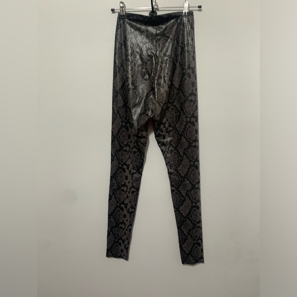 Commando 7/8 Faux Leather Animal Legging Perfect Control High Rise Grey Snake S - Picture 10 of 11